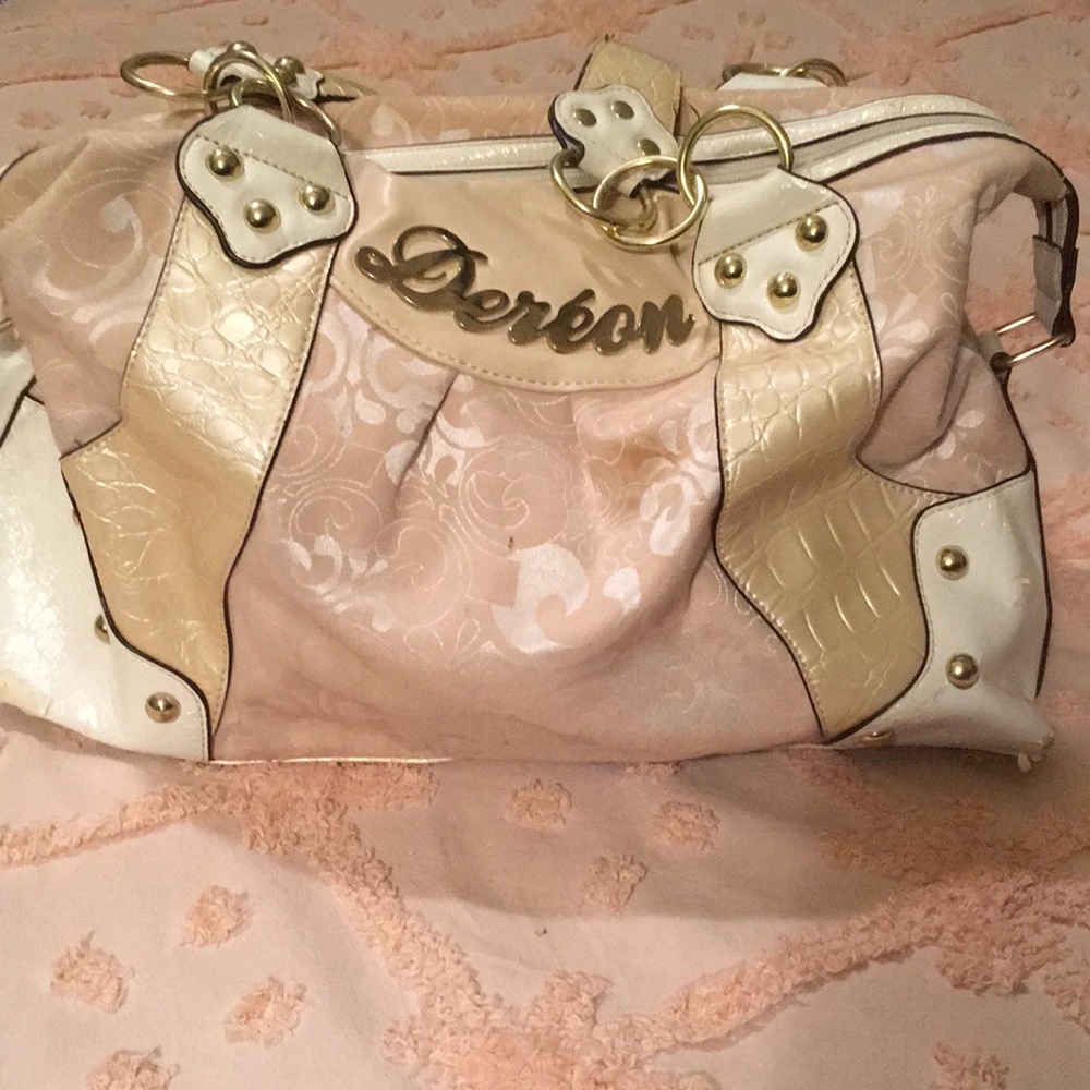 Dere’on purse